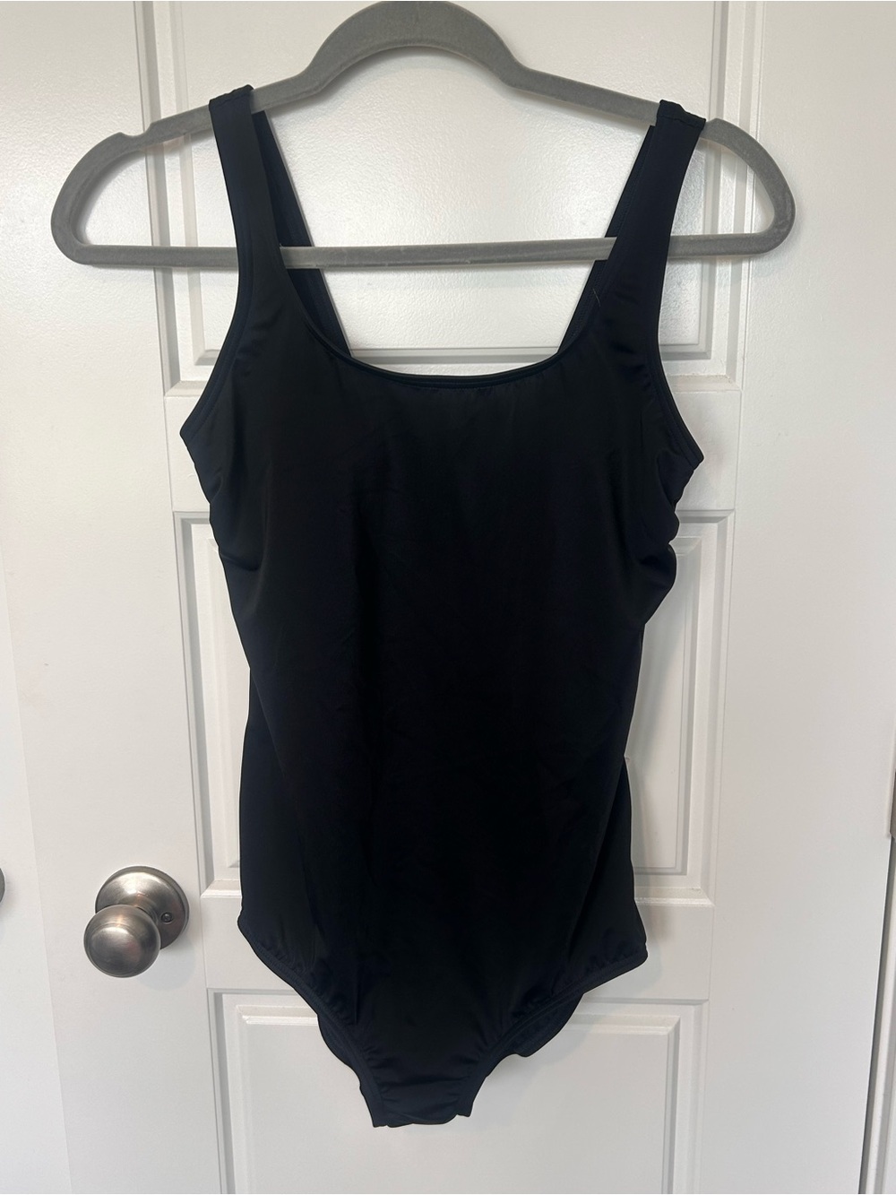 Lands’ End Women’s Classic Black One-Piece Swimsuit Size 8